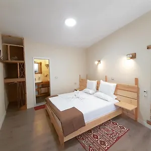  Affittacamere At Pikotiko's - Korca For Rent