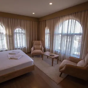 Sahati & Restaurant Hotel