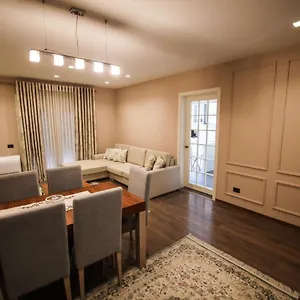 Apartment Rooftop Prive - Your Comfort, Korce